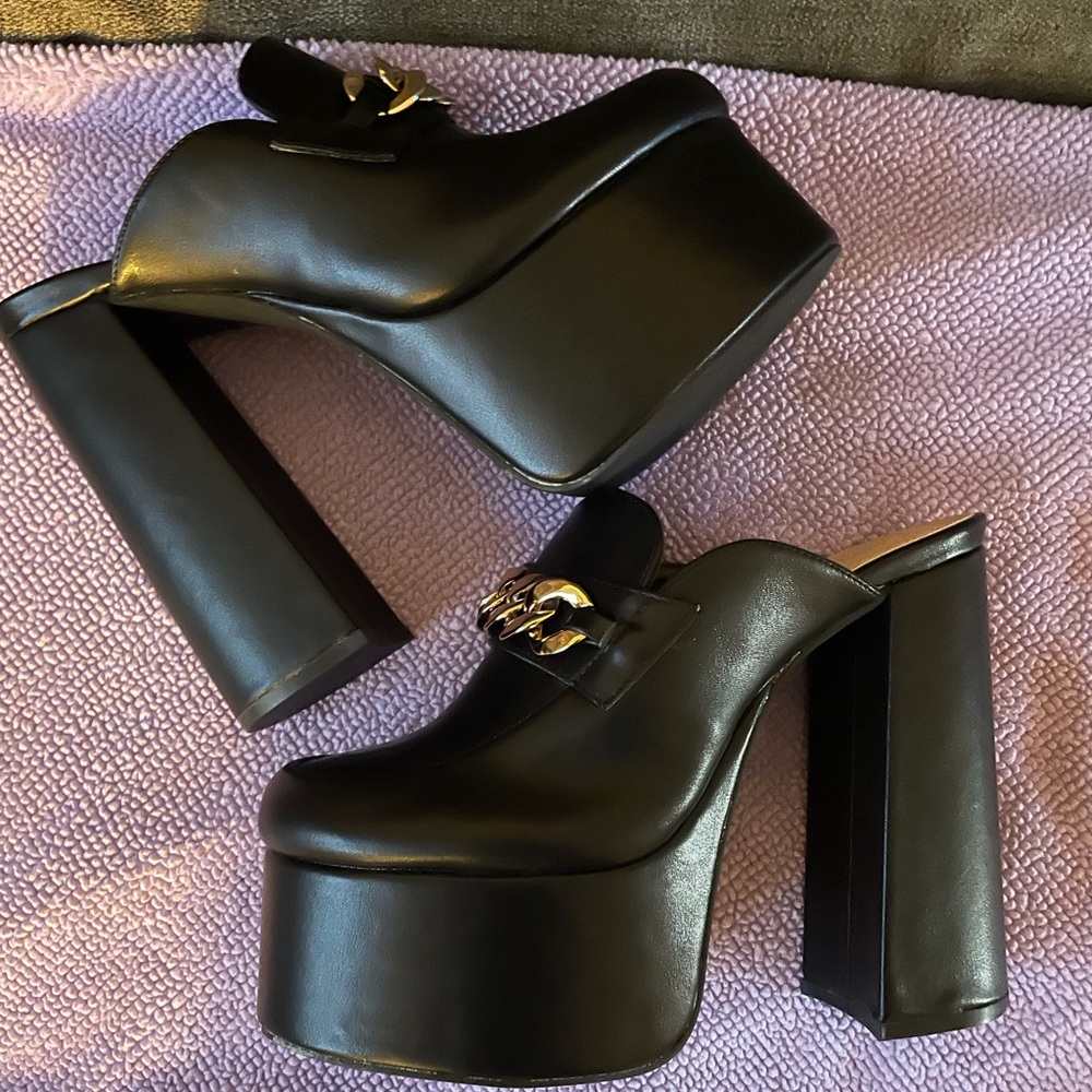 Black Dolls Kill platform mules size 9